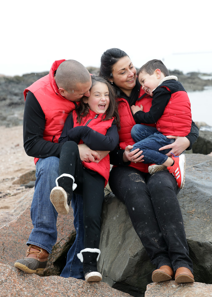 smiling family portrait photography