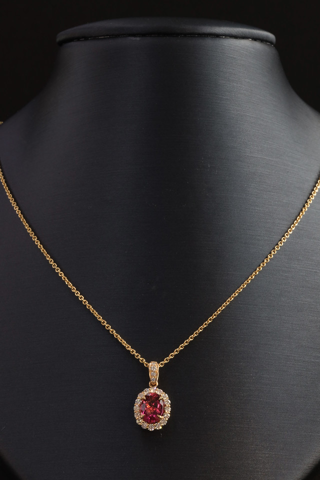 product photography, commercial photography, jewelry, diamonds, ruby, necklace